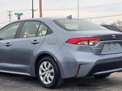 Used 2021 Toyota Corolla LE image 4