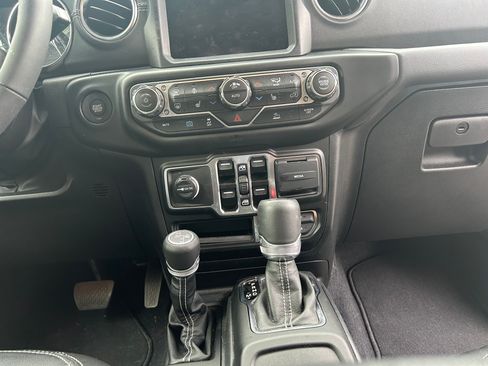 Used 2023 Jeep Wrangler Unlimited Sahara w/ Cold Weather Group AWD/4WD image 6