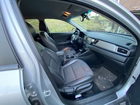 Used 2019 Kia Niro S Touring image 12