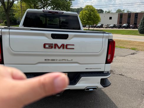 Used 2020 GMC Sierra 1500 Denali w/ Denali Ultimate Package AWD/4WD image 11