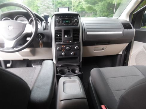 Used 2009 Dodge Grand Caravan SXT FWD image 10