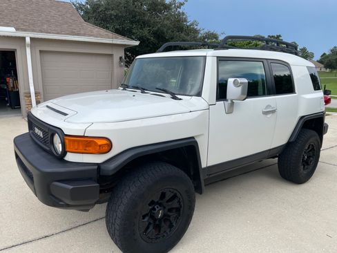 Used 2011 Toyota FJ Cruiser 4WD w/ Upgrade Pkg image 6