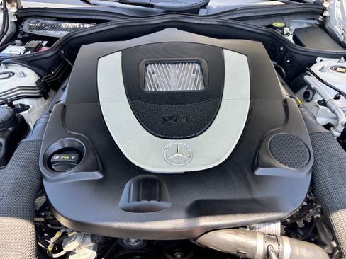 Used 2011 Mercedes-Benz SL 550 image 19