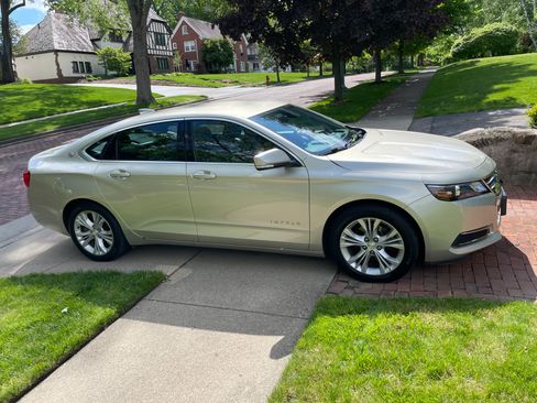 Used 2015 Chevrolet Impala LT FWD image 2