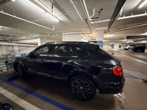 Used 2020 Bentley Bentayga image 4