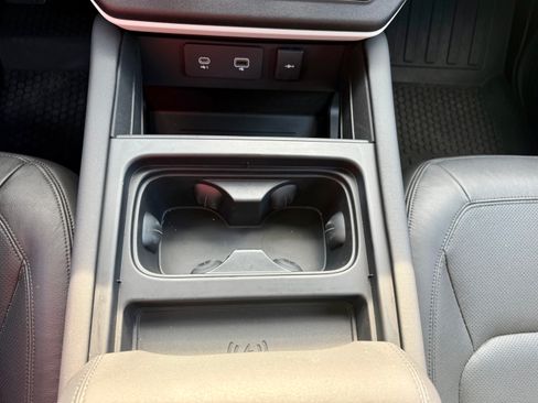 Used 2024 Land Rover Defender 110 S image 6