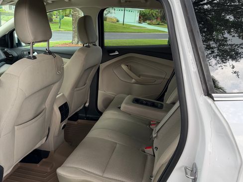 Used 2018 Ford Escape SE FWD image 11