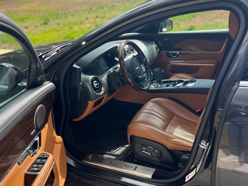 Used 2014 Jaguar XJ L Portfolio RWD image 5