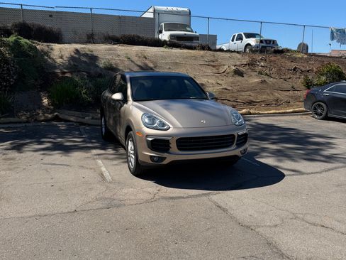 Used 2018 Porsche Cayenne AWD/4WD image 1
