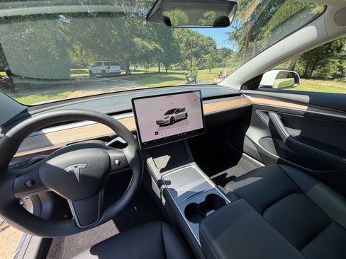 Used 2023 Tesla Model 3 Standard Range RWD image 9