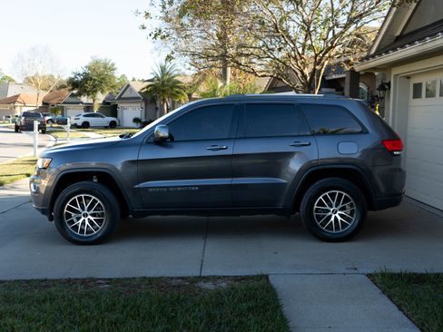 Used 2018 Jeep Grand Cherokee Laredo image 4