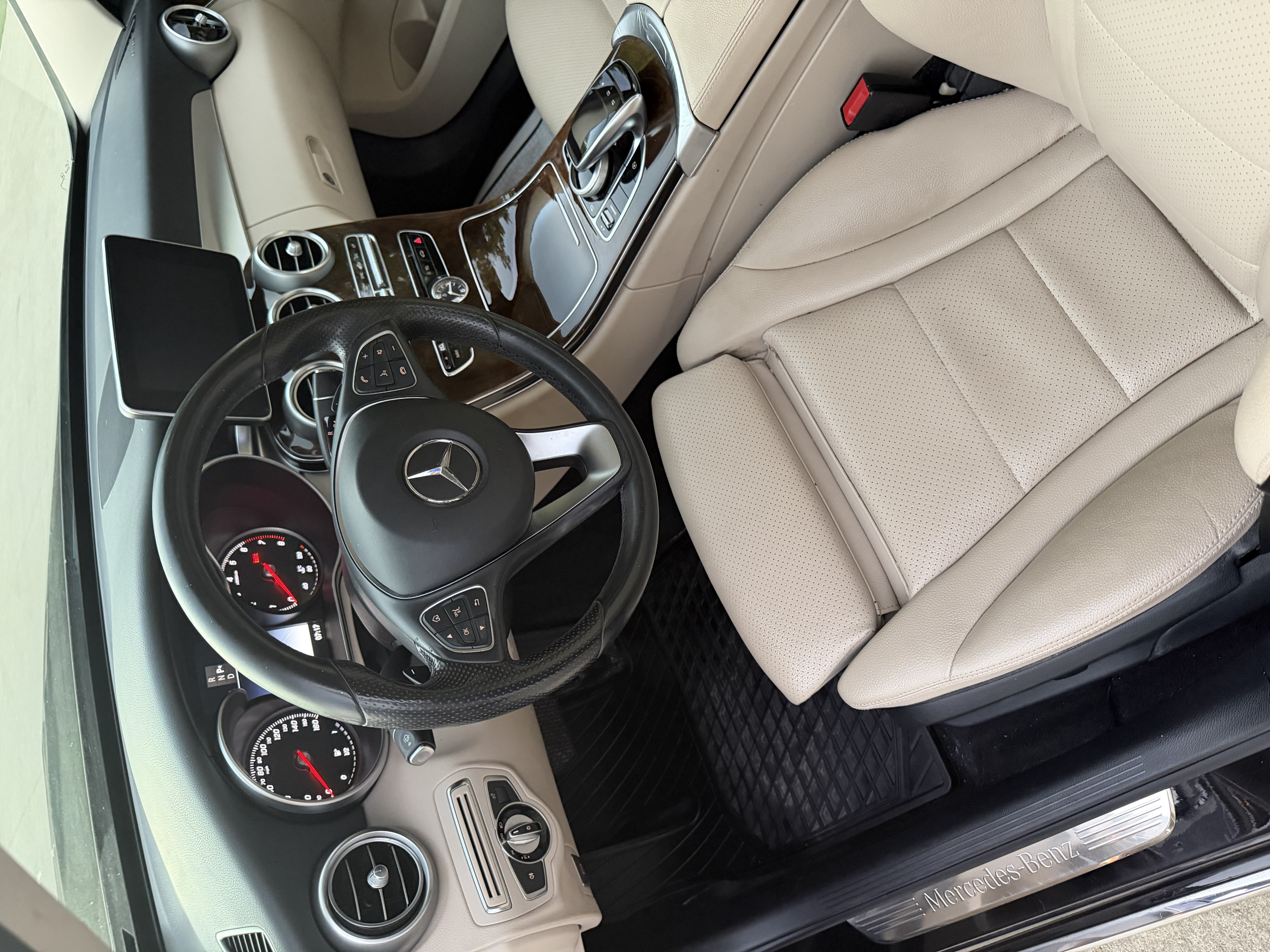 Used 2016 Mercedes-Benz C 300 4MATIC Sedan image 13