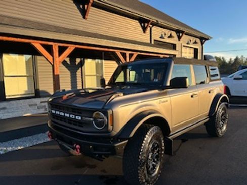 Used 2021 Ford Bronco Black Diamond w/ Sasquatch Package image 4