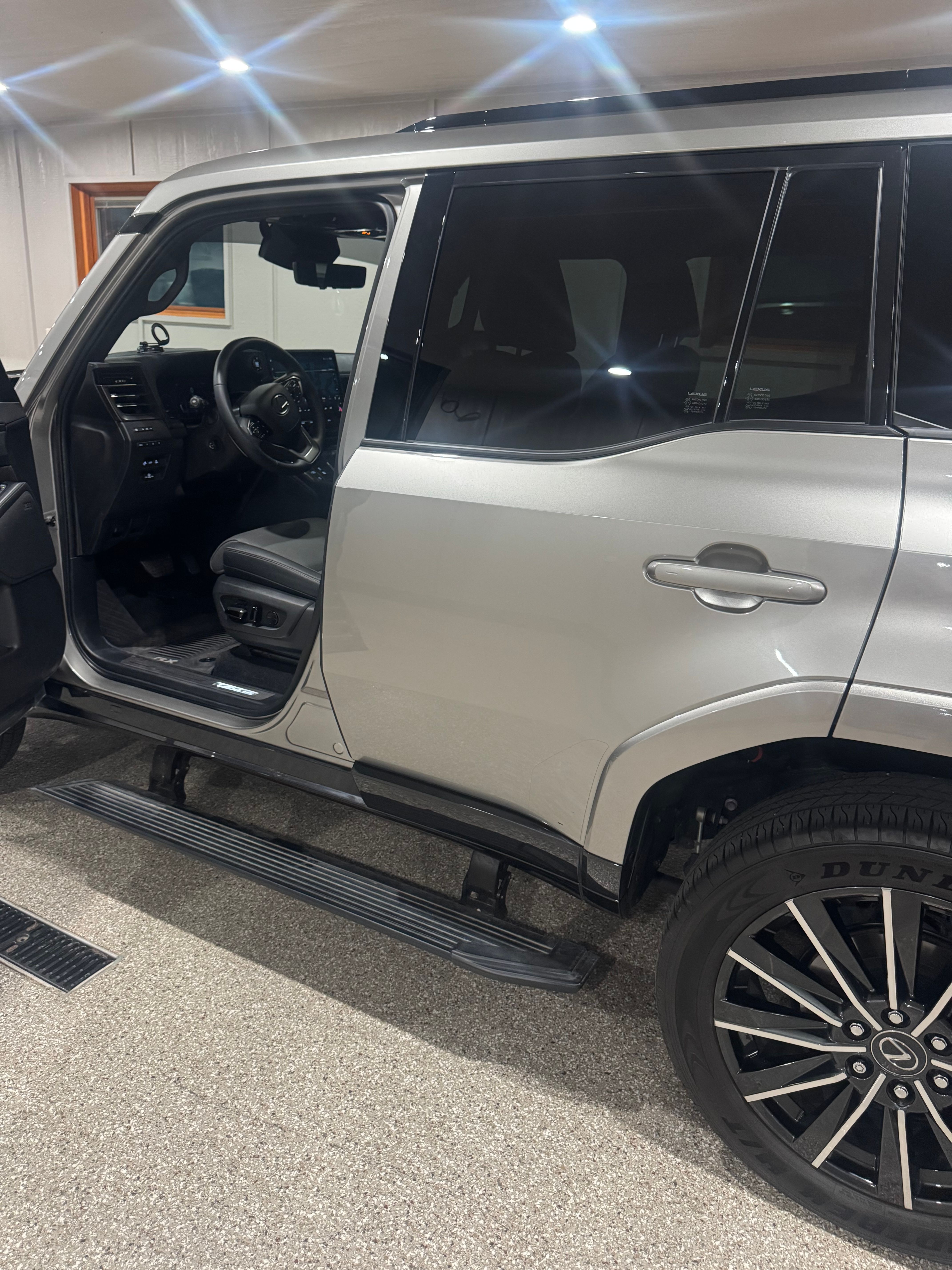 Used 2025 Lexus GX 550 w/ Accessory Package (2T) AWD/4WD image 18