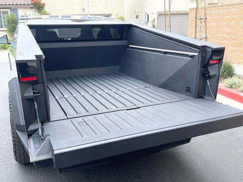 Used 2024 Tesla Cybertruck AWD Crew Cab image 26