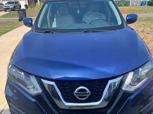 Used 2017 Nissan Rogue SV FWD image 1