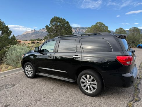 Used 2010 Toyota Sequoia Limited AWD/4WD image 4