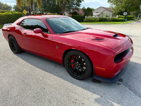 Used 2015 Dodge Challenger SRT Hellcat RWD image 1