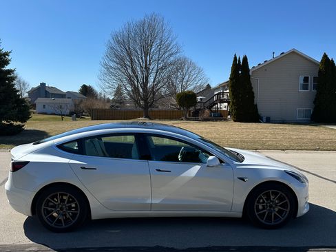 Used 2020 Tesla Model 3 Long Range image 16