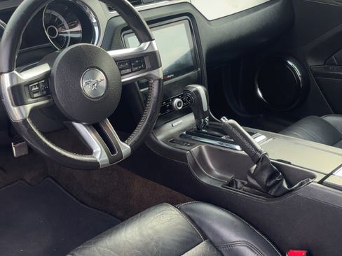 Used 2013 Ford Mustang Premium RWD image 6