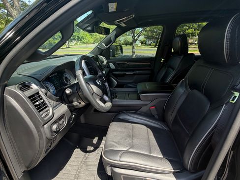 Used 2020 RAM 1500 Limited w/ Black Appearance Package AWD/4WD image 12