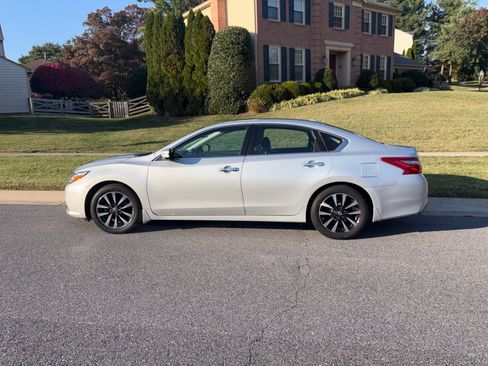 Used 2018 Nissan Altima 2.5 SV w/ 2.5 SV Technology Package image 12
