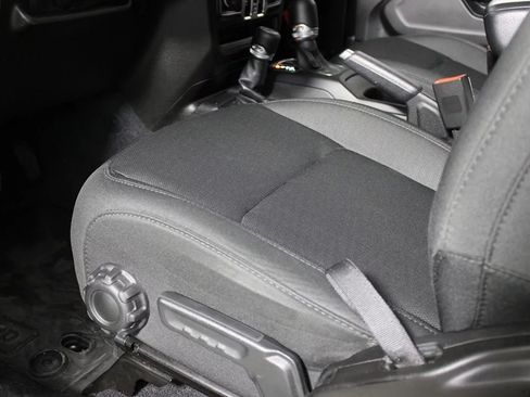 Used 2019 Jeep Wrangler Unlimited Sport S image 9