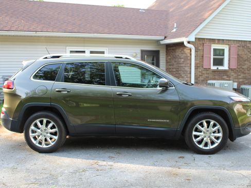 Used 2014 Jeep Cherokee Limited w/ Luxury Group image 8