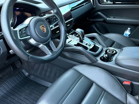 Used 2021 Porsche Cayenne Sport Utility 4D image 15