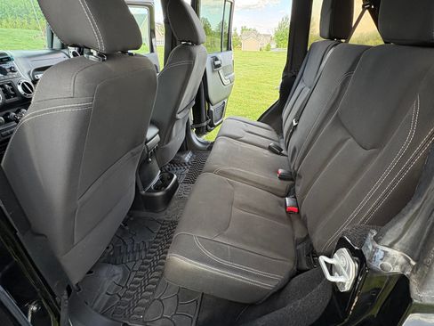 Used 2016 Jeep Wrangler Unlimited Sahara w/ Max Tow Package AWD/4WD image 14