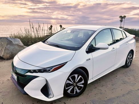 Used 2019 Toyota Prius Prime Premium w/ Carpet Mat Package FWD image 6