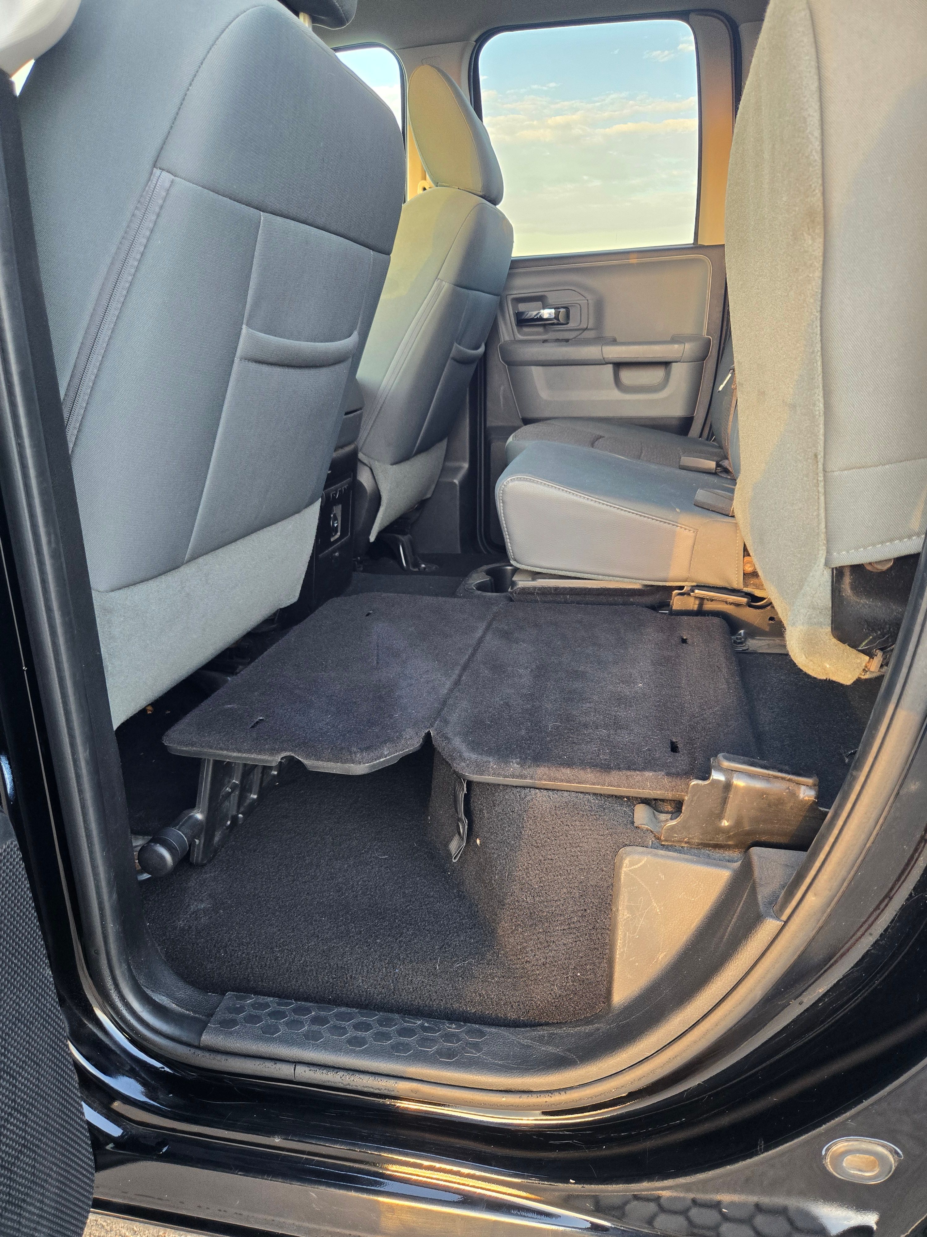 Used 2014 RAM 1500 Classic SLT w/ Luxury Group AWD/4WD image 16
