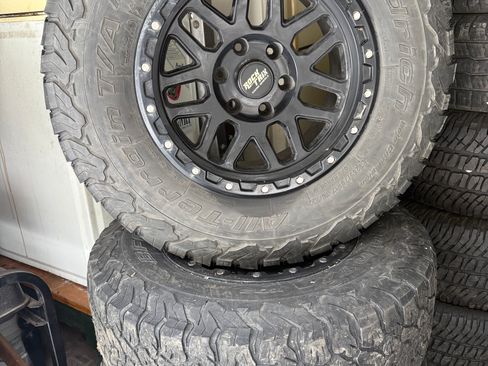 Used 2017 Toyota Tacoma TRD Sport w/ Tow Package (A/T) image 10