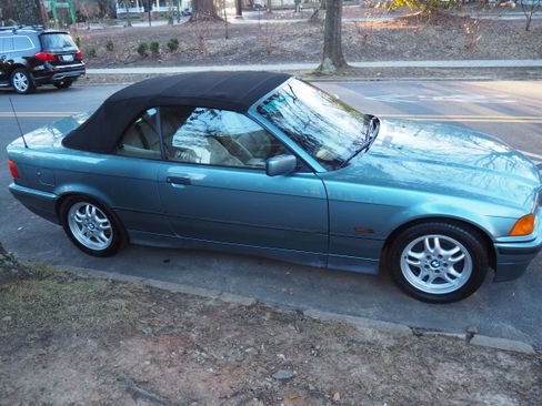 Used 1995 BMW 325i Convertible RWD image 1