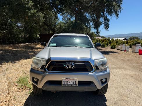 Used 2015 Toyota Tacoma PreRunner w/ TRD Off-Road Package RWD image 2