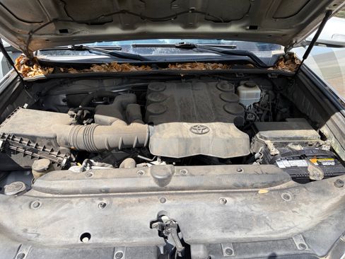 Used 2012 Toyota 4Runner SR5 w/ Convenience Pkg image 11