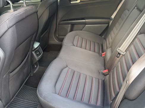 Used 2013 Ford Fusion SE FWD image 9