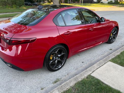 Used 2017 Alfa Romeo Giulia Ti w/ TI 19" Sport Package AWD/4WD image 11