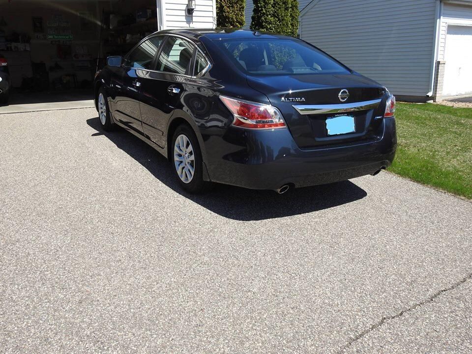 Used 2015 Nissan Altima 2.5 S w/ Power Driver Seat Package FWD image 2