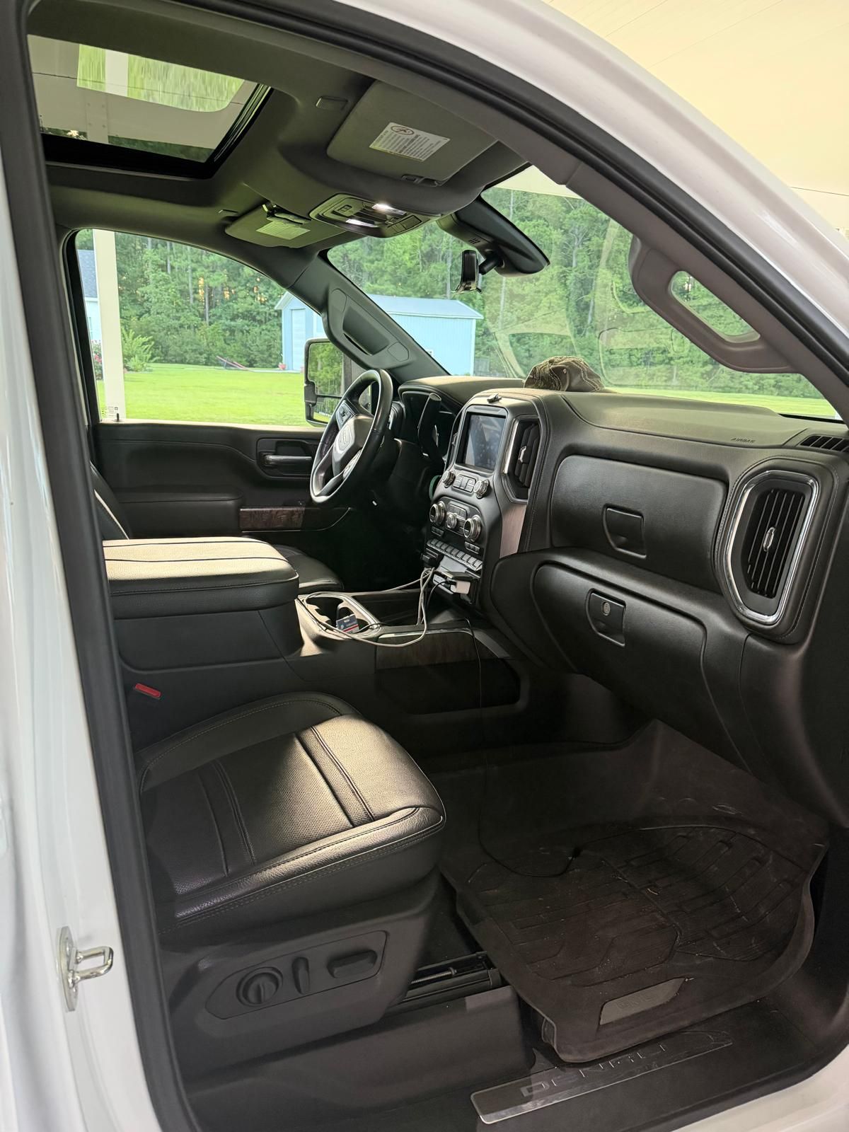 Used 2023 GMC Sierra 3500 Denali w/ Denali Ultimate Package AWD/4WD image 1