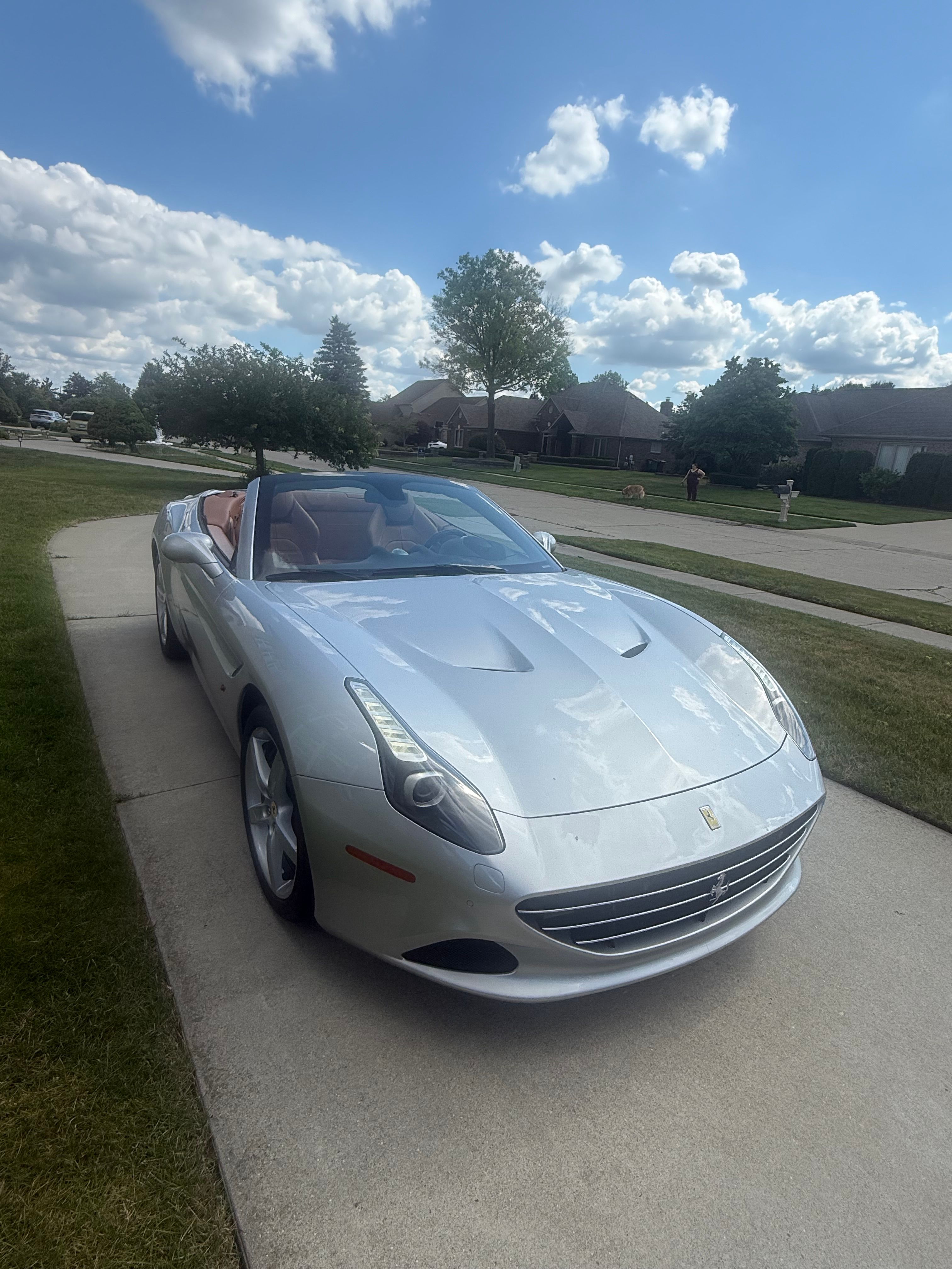 Used 2015 Ferrari California T RWD image 18