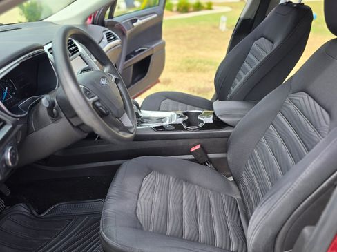Used 2016 Ford Fusion SE image 6