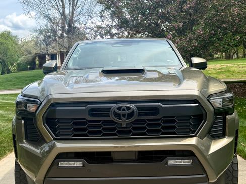 Used 2024 Toyota Tacoma TRD Sport w/ TRD Sport Premium Package image 5