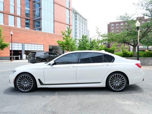 Used 2019 BMW 750i w/ Executive Package RWD image 10