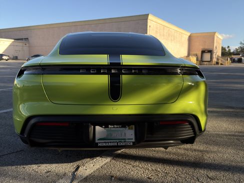 Used 2022 Porsche Taycan image 8