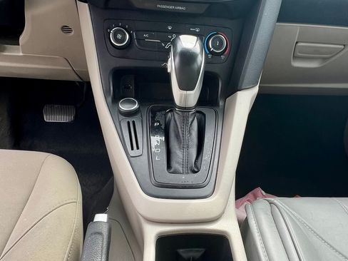 Used 2015 Ford Focus SE image 11