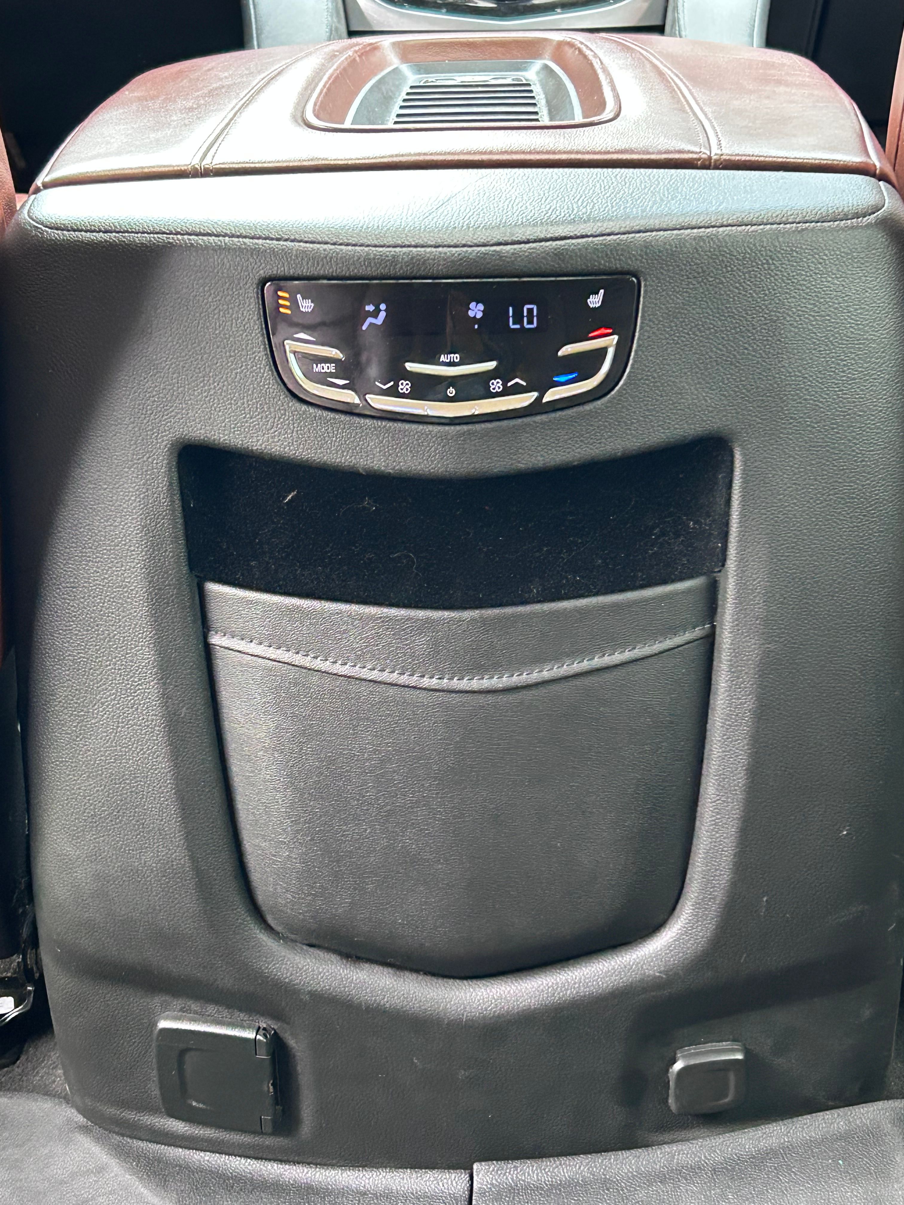 Used 2019 Cadillac Escalade Luxury AWD/4WD image 13