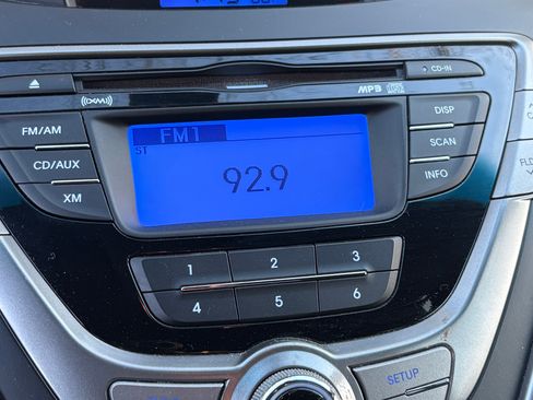 Used 2013 Hyundai Elantra GLS image 9