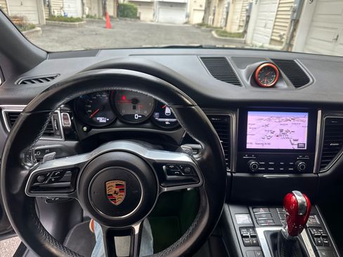 Used 2017 Porsche Macan S image 16