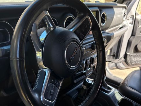 Used 2021 Jeep Wrangler Unlimited Sahara image 9